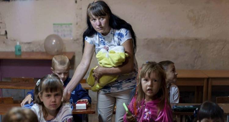 Ξεκίνησε η σχολική χρονιά στην Ουκρανία | Συγκλονιστικές εικόνες από τα μαθήματα σε υπόγεια και καταφύγια