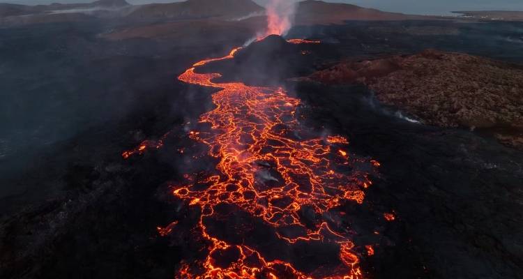 Έκρηξη ηφαιστείου στη νοτιοδυτική Ισλανδία, η 6η από τον Δεκέμβριο -Εκκενώνεται ψαροχώρι [βίντεο]