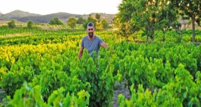 &Alpha;&pi;ό &tau;&omicron; &gamma;&rho;&alpha;&sigma;ί&delta;&iota; &tau;&omega;&nu; &gamma;&eta;&pi;έ&delta;&omega;&nu;, &alpha;&gamma;&rho;ό&tau;&eta;&sigmaf; &sigma;&tau;&eta; &Lambda;ή&mu;&nu;&omicron;