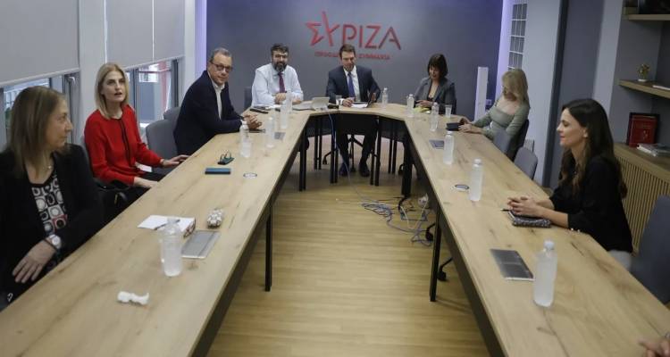 &Tau;&epsilon;&tau; &alpha; &tau;&epsilon;&tau; &Kappa;&alpha;&sigma;&sigma;&epsilon;&lambda;ά&kappa;&eta;-&Tau;&sigma;&alpha;&kappa;&alpha;&lambda;ώ&tau;&omicron;&upsilon;: &laquo;&Pi;ά&rho;&epsilon; &pi;ί&sigma;&omega; &tau;&iota;&sigmaf; &delta;&iota;&alpha;&gamma;&rho;&alpha;&phi;έ&sigmaf;&raquo; | &Sigma;&epsilon; &epsilon;&xi;έ&lambda;&iota;&xi;&eta; &eta; &sigma;&upsilon;&nu;&epsilon;&delta;&rho;ί&alpha;&sigma;&eta; &tau;&omicron;&upsilon; &Epsilon;&Gamma; &Sigma;&Upsilon;&Rho;&Iota;&Zeta;&Alpha;