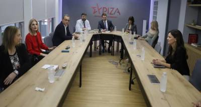 &Tau;&epsilon;&tau; &alpha; &tau;&epsilon;&tau; &Kappa;&alpha;&sigma;&sigma;&epsilon;&lambda;ά&kappa;&eta;-&Tau;&sigma;&alpha;&kappa;&alpha;&lambda;ώ&tau;&omicron;&upsilon;: &laquo;&Pi;ά&rho;&epsilon; &pi;ί&sigma;&omega; &tau;&iota;&sigmaf; &delta;&iota;&alpha;&gamma;&rho;&alpha;&phi;έ&sigmaf;&raquo; | &Sigma;&epsilon; &epsilon;&xi;έ&lambda;&iota;&xi;&eta; &eta; &sigma;&upsilon;&nu;&epsilon;&delta;&rho;ί&alpha;&sigma;&eta; &tau;&omicron;&upsilon; &Epsilon;&Gamma; &Sigma;&Upsilon;&Rho;&Iota;&Zeta;&Alpha;