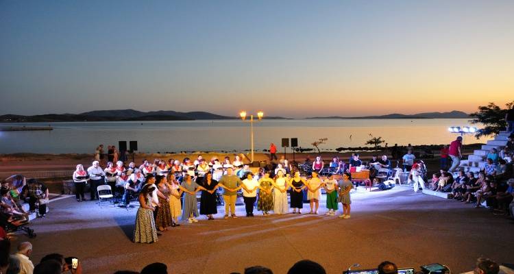 &Tau;&omicron; &Mu;&omicron;&upsilon;&sigma;&iota;&kappa;ό &Epsilon;&rho;&gamma;&alpha;&sigma;&tau;ή&rho;&iota; &Lambda;ή&mu;&nu;&omicron;&upsilon; έ&kappa;&lambda;&epsilon;&iota;&sigma;&epsilon; &tau;&eta; &sigma;&epsilon;&zeta;ό&nu; ό&pi;&omega;&sigmaf; &tau;&eta;&sigmaf; ά&xi;&iota;&zeta;&epsilon;! (photos + video)