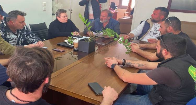 &Sigma;&tau;&omicron; &Delta;&eta;&mu;&alpha;&rho;&chi;&epsilon;ί&omicron; &omicron;&iota; &alpha;&gamma;&rho;&omicron;&kappa;&tau;&eta;&nu;&omicron;&tau;&rho;ό&phi;&omicron;&iota; &tau;&eta;&sigmaf; &Lambda;ή&mu;&nu;&omicron;&upsilon;