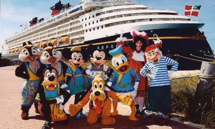 To κρουαζιερόπλοιο του Μίκι Μάους καταφτάνει σήμερα στο λιμάνι του Πειραιά!