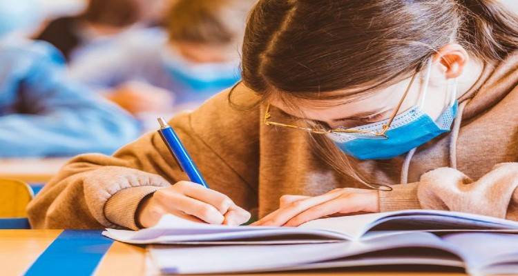 &Lambda;ή&mu;&nu;&omicron;&sigmaf;: Έ&kappa;&lambda;&epsilon;&iota;&sigma;&epsilon; &tau;&mu;ή&mu;&alpha; &sigma;&chi;&omicron;&lambda;&epsilon;ί&omicron;&upsilon; | &Theta;&epsilon;&tau;&iota;&kappa;ή &sigma;&tau;&omicron;&nu; Covid &delta;&alpha;&sigma;&kappa;ά&lambda;&alpha;