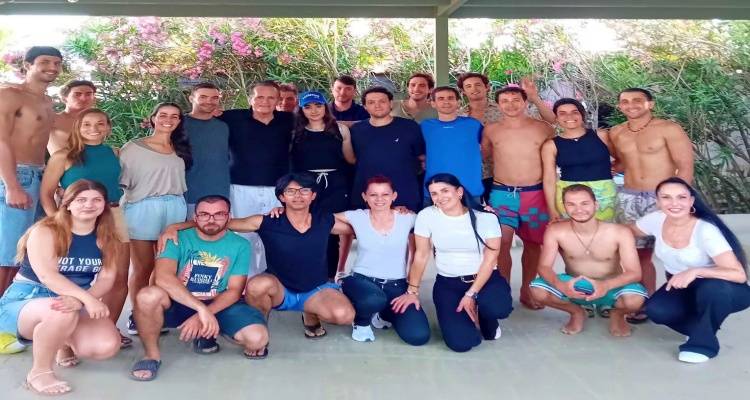 &Lambda;ή&mu;&nu;&omicron;&sigmaf;: &Pi;&alpha;&iota;&delta;&iota;ά &alpha;&pi;ό ό&lambda;&omicron; &tau;&omicron;&nu; &kappa;ό&sigma;&mu;&omicron; &chi;ό&rho;&epsilon;&psi;&alpha;&nu; &laquo;&Kappa;&epsilon;&chi;&alpha;&gamma;&iota;ά&delta;&iota;&kappa;&omicron;&raquo; &mu;&epsilon; &tau;&omicron;&nu; &laquo;Ή&phi;&alpha;&iota;&sigma;&tau;&omicron;&raquo; &sigma;&tau;&omicron; Keros Club!