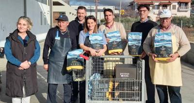 &Mu;&iota;&alpha; &zeta;&epsilon;&sigma;&tau;ή &alpha;&gamma;&kappa;&alpha;&lambda;&iota;ά &gamma;&iota;&alpha; &tau;&alpha; &alpha;&delta;έ&sigma;&pi;&omicron;&tau;&alpha; &tau;&eta;&sigmaf; &Lambda;ή&mu;&nu;&omicron;&upsilon; &kappa;&alpha;&iota; έ&nu;&alpha; &laquo;&epsilon;&upsilon;&chi;&alpha;&rho;&iota;&sigma;&tau;ώ&raquo; &alpha;&pi;ό &tau;&omicron; &Phi;&iota;&lambda;&omicron;&zeta;&omega;&iota;&kappa;ό &Sigma;&omega;&mu;&alpha;&tau;&epsilon;ί&omicron;