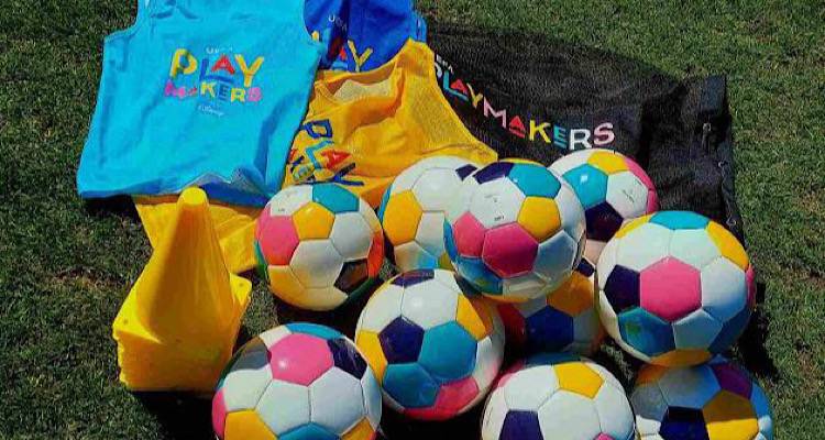 &Lambda;ή&mu;&nu;&omicron;&sigmaf; | UEFA Playmakers: &Tau;&omicron; &pi;&omicron;&delta;ό&sigma;&phi;&alpha;&iota;&rho;&omicron; &gamma;ί&nu;&epsilon;&tau;&alpha;&iota; &pi;&alpha;&iota;&chi;&nu;ί&delta;&iota; &gamma;&iota;&alpha; &tau;&alpha; &kappa;&omicron;&rho;ί&tau;&sigma;&iota;&alpha; 5-8 &epsilon;&tau;ώ&nu;!