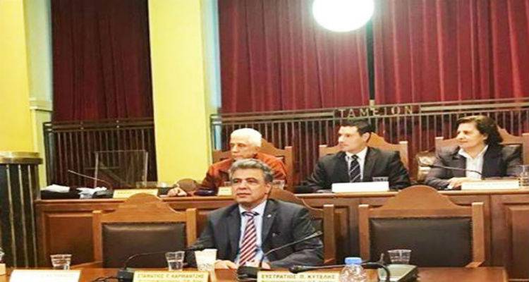 «Ακροβατεί» χωρίς συμμάχους