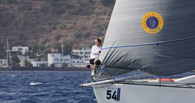&Sigma;&tau;&eta;&nu; &tau;&epsilon;&lambda;&iota;&kappa;ή &epsilon;&upsilon;&theta;&epsilon;ί&alpha; &gamma;&iota;&alpha; &tau;&eta;&nu; Aegean Regatta 2025 | T&iota;&sigmaf; 50 έ&phi;&tau;&alpha;&sigma;&alpha;&nu; &omicron;&iota; &sigma;&upsilon;&mu;&mu;&epsilon;&tau;&omicron;&chi;έ&sigmaf;