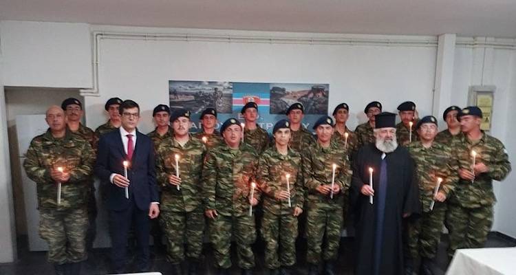 Ο Δήμαρχος Αγίου Ευστρατίου Κωνσταντίνος Σινάνης στο φυλάκιο του Αγίου Ευστρατίου για την Ανάσταση