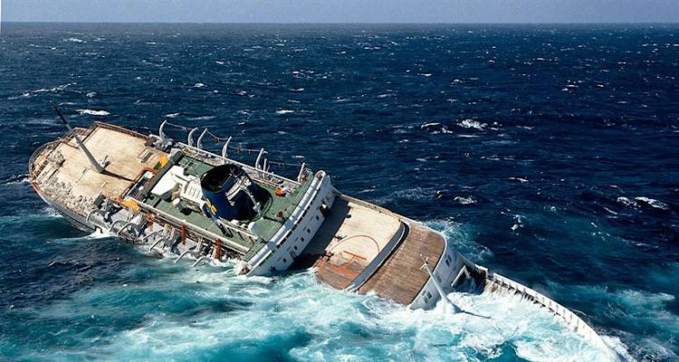MTS Oceanos: Το ελληνόκτητο πλοίο που βυθίστηκε σε ζωντανή μετάδοση (Video)