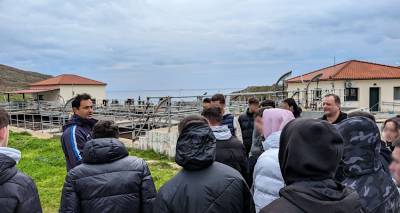 &Epsilon;&Pi;&Alpha;&Lambda; &Mu;&omicron;ύ&delta;&rho;&omicron;&upsilon;: &Epsilon;&kappa;&pi;&alpha;&iota;&delta;&epsilon;&upsilon;&tau;&iota;&kappa;έ&sigmaf; &epsilon;&pi;&iota;&sigma;&kappa;έ&psi;&epsilon;&iota;&sigmaf; &gamma;&iota;&alpha; &tau;&omicron;&upsilon;&sigmaf; &mu;&alpha;&theta;&eta;&tau;έ&sigmaf; (photos)