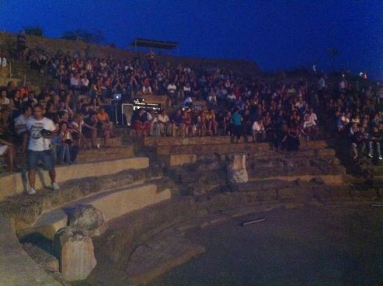 &Sigma;&tau;&eta;&nu; &Eta;&phi;&alpha;&iota;&sigma;&tau;&epsilon;ί&alpha;...&mu;&epsilon;&tau; &epsilon;&mu;&pi;&omicron;&delta;ί&omega;&nu;!