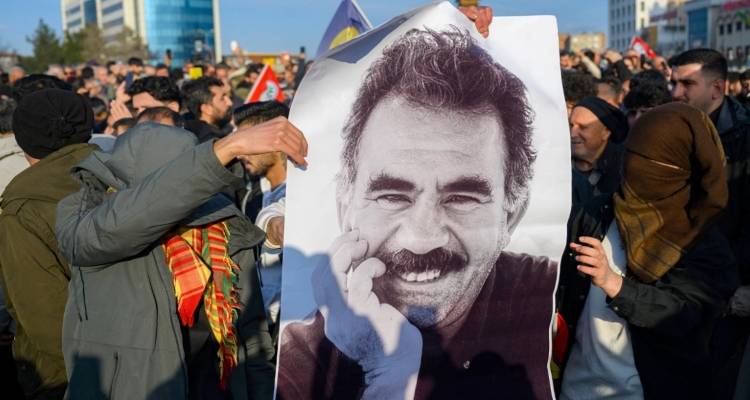 Το PKK ανακοίνωσε τη διάλυσή του και το τέλος του ένοπλου αγώνα