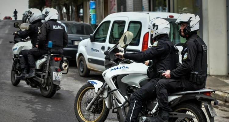 &Epsilon;&phi;&iota;ά&lambda;&tau;&eta;&sigmaf; &sigma;&tau;&eta;&nu; &Omicron;&mu;ό&nu;&omicron;&iota;&alpha;: &Gamma;&upsilon;&nu;&alpha;ί&kappa;&alpha; &kappa;&alpha;&tau;ή&gamma;&gamma;&epsilon;&iota;&lambda;&epsilon; 27&chi;&rho;&omicron;&nu;&omicron; ό&tau;&iota; &tau;&eta; &beta;ί&alpha;&sigma;&epsilon;, &tau;&eta; &mu;&alpha;&chi;&alpha;ί&rho;&omega;&sigma;&epsilon; &kappa;&alpha;&iota; &tau;&eta;&nu; &pi;&alpha;&rho;ά&tau;&eta;&sigma;&epsilon; &delta;&epsilon;&mu;έ&nu;&eta; &sigma;&epsilon; &sigma;&pi;ί&tau;&iota;