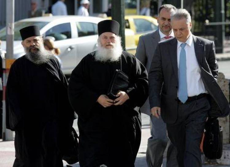 Σε δίκη Εφραίμ και άλλοι 13 για το Βατοπέδι