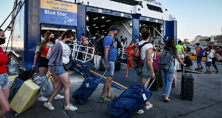 &Kappa;&omicron;&rho;&omega;&nu;&omicron;ϊό&sigmaf;: &Upsilon;&pi;&omicron;&chi;&rho;&epsilon;&omega;&tau;&iota;&kappa;ή &pi;&alpha;&rho;&alpha;&mu;έ&nu;&epsilon;&iota; &eta; &mu;ά&sigma;&kappa;&alpha; &sigma;&tau;&omicron;&upsilon;&sigmaf; &epsilon;&sigma;&omega;&tau;&epsilon;&rho;&iota;&kappa;&omicron;ύ&sigmaf; &chi;ώ&rho;&omicron;&upsilon;&sigmaf; &tau;&omega;&nu; &pi;&lambda;&omicron;ί&omega;&nu;, &sigma;&epsilon; &tau;&alpha;&xi;ί &kappa;&alpha;&iota; &phi;&alpha;&rho;&mu;&alpha;&kappa;&epsilon;ί&alpha;