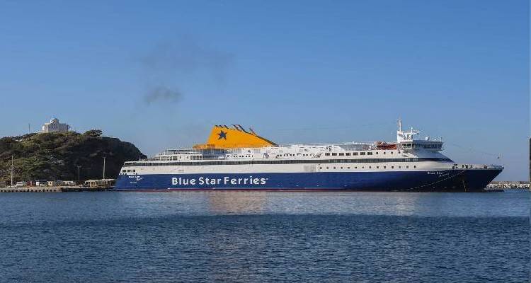 Blue Star Myconos : Δεμένο στον Πειραιά το πλοίο