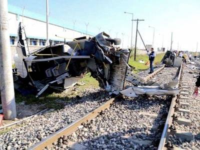 Σύγκρουση τρένου με φορτηγό στη νότια Τουρκία, εννέα νεκροί
