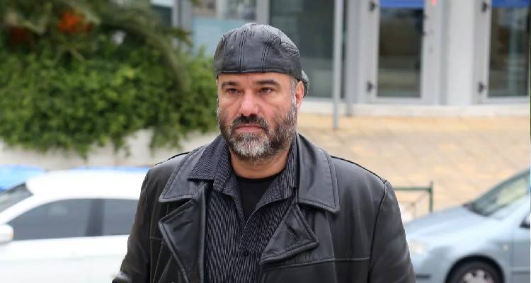 &Kappa;ώ&sigma;&tau;&alpha;&sigmaf; &Kappa;&omega;&sigma;&tau;ό&pi;&omicron;&upsilon;&lambda;&omicron;&sigmaf;: &Gamma;&iota;&alpha;&tau;ί &pi;&alpha;&rho;&alpha;&iota;&tau;ή&theta;&eta;&kappa;&epsilon; &omicron; &sigma;&kappa;&eta;&nu;&omicron;&theta;έ&tau;&eta;&sigmaf; &tau;&omicron;&upsilon; &laquo;&Sigma;&alpha;&sigma;&mu;&omicron;ύ&raquo; | &Eta; &kappa;&alpha;&tau;&alpha;&gamma;&gamma;&epsilon;&lambda;ί&alpha; 33&chi;&rho;&omicron;&nu;&eta;&sigmaf; &eta;&theta;&omicron;&pi;&omicron;&iota;&omicron;ύ &gamma;&iota;&alpha; &beta;&iota;&alpha;&sigma;&mu;ό