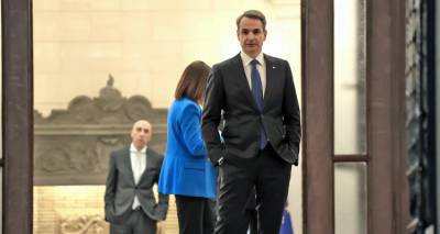 &Kappa;&upsilon;&beta;έ&rho;&nu;&eta;&sigma;&eta;: &Tau;&iota; &pi;&iota;&sigma;&tau;&epsilon;ύ&omicron;&upsilon;&nu; ό&tau;&iota; &kappa;&rho;ύ&beta;&epsilon;&tau;&alpha;&iota; &pi;ί&sigma;&omega; &alpha;&pi;ό &tau;&iota;&sigmaf; &epsilon;&pi;&iota;&theta;έ&sigma;&epsilon;&iota;&sigmaf; &Alpha;&nu;&delta;&rho;&omicron;&upsilon;&lambda;ά&kappa;&eta; &kappa;&alpha;&iota; &tau;&omicron;&nu; &laquo;ά&gamma;&nu;&omega;&sigma;&tau;&omicron; &chi;&raquo; &pi;&rho;&omega;&theta;&upsilon;&pi;&omicron;&upsilon;&rho;&gamma;ό