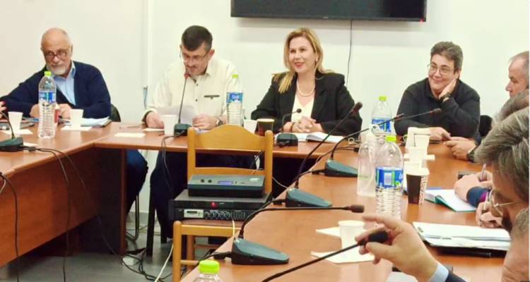 &Delta;ή&mu;&omicron;&sigmaf; &Lambda;ή&mu;&nu;&omicron;&upsilon;: &Sigma;&tau;&iota;&sigmaf; 28 &Iota;&alpha;&nu;&omicron;&upsilon;&alpha;&rho;ί&omicron;&upsilon; &eta; &pi;&rho;ώ&tau;&eta; &epsilon;&iota;&delta;&iota;&kappa;ή &sigma;&upsilon;&nu;&epsilon;&delta;&rho;ί&alpha;&sigma;&eta; &lambda;&omicron;&gamma;&omicron;&delta;&omicron;&sigma;ί&alpha;&sigmaf; &tau;&eta;&sigmaf; &Delta;&eta;&mu;&omicron;&tau;&iota;&kappa;ή&sigmaf; &Alpha;&rho;&chi;ή&sigmaf;