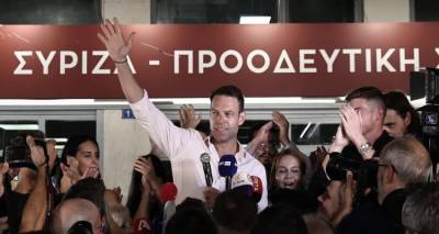&Nu;έ&alpha; &epsilon;&pi;&omicron;&chi;ή &sigma;&tau;&omicron;&nu; &Sigma;&Upsilon;&Rho;&Iota;&Zeta;&Alpha;, &nu;έ&omicron;&sigmaf; &pi;&rho;ό&epsilon;&delta;&rho;&omicron;&sigmaf; &omicron; &Sigma;&tau;έ&phi;&alpha;&nu;&omicron;&sigmaf; &Kappa;&alpha;&sigma;&sigma;&epsilon;&lambda;ά&kappa;&eta;&sigmaf; | &Pi;&alpha;&rho;ά&delta;&omicron;&sigma;&eta;-&pi;&alpha;&rho;&alpha;&lambda;&alpha;&beta;ή &alpha;&pi;ό &tau;&omicron;&nu; &Tau;&sigma;ί&pi;&rho;&alpha; &tau;&omicron; &mu;&epsilon;&sigma;&eta;&mu;έ&rho;&iota; &sigma;&tau;&eta; &Beta;&omicron;&upsilon;&lambda;ή