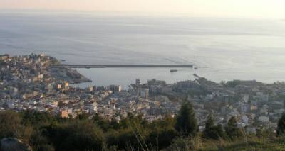 &Eta; &Kappa;&alpha;&beta;ά&lambda;&alpha; έ&chi;&epsilon;&iota; &tau;&rho;ί&alpha; &nu;&eta;&sigma;&iota;ά!