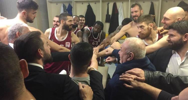 &Eta; &laquo;&omicron;&iota;&kappa;&omicron;&gamma;&epsilon;&nu;&epsilon;&iota;&alpha;&kappa;ή&raquo; &phi;&omega;&tau;&omicron;&gamma;&rho;&alpha;&phi;ί&alpha; &nu;ί&kappa;&eta;&sigmaf; &tau;&omicron;&upsilon; &Eta;&phi;&alpha;ί&sigma;&tau;&omicron;&upsilon; (photo)