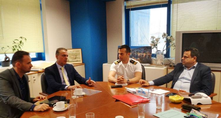 &Sigma;&upsilon;&nu;ά&nu;&tau;&eta;&sigma;&eta; &tau;&omicron;&upsilon; &Epsilon;.&Omicron;.&Alpha;.&Epsilon;. &Nu;.  &mu;&epsilon; &tau;&omicron;&nu; &Upsilon;&phi;&upsilon;&pi;&omicron;&upsilon;&rho;&gamma;ό &Nu;&epsilon;&kappa;&tau;ά&rho;&iota;&omicron;  &Sigma;&alpha;&nu;&tau;&omicron;&rho;&iota;&nu;&iota;ό &mu;&epsilon; &theta;έ&mu;&alpha; &tau;&omicron; &Mu;&epsilon;&tau;&alpha;&phi;&omicron;&rho;&iota;&kappa;ό &Iota;&sigma;&omicron;&delta;ύ&nu;&alpha;&mu;&omicron;