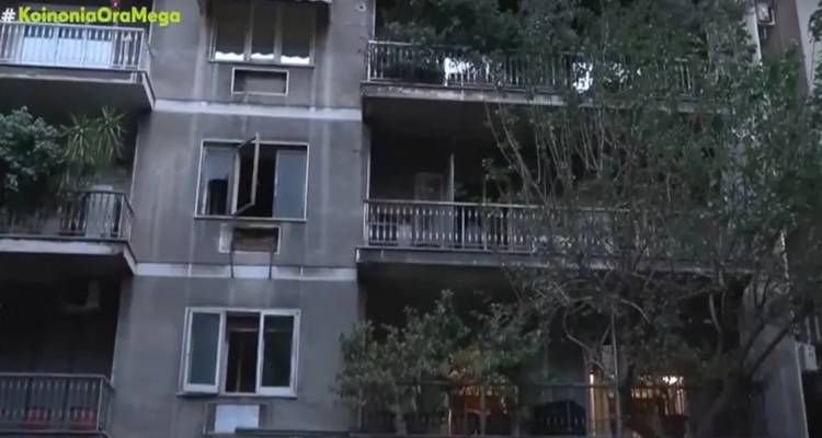 &Tau;&rho;&alpha;&gamma;&omega;&delta;ί&alpha; &sigma;&tau;&omicron; &kappa;έ&nu;&tau;&rho;&omicron; &tau;&eta;&sigmaf; &Alpha;&theta;ή&nu;&alpha;&sigmaf;: &Nu;&epsilon;&kappa;&rho;ά &delta;ύ&omicron; &alpha;&delta;έ&lambda;&phi;&iota;&alpha; &mu;&epsilon;&tau;ά &alpha;&pi;ό &phi;&omega;&tau;&iota;ά &sigma;&epsilon; &delta;&iota;&alpha;&mu;έ&rho;&iota;&sigma;&mu;&alpha;