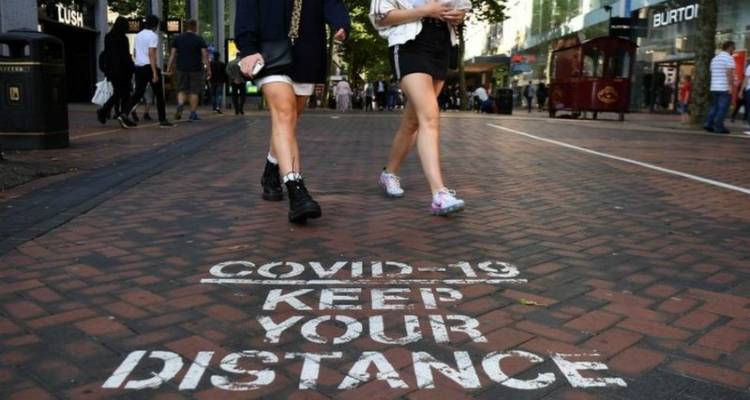 Κορονοϊός – Βρετανία: Νέο “σχέδιο τριών επιπέδων” εξετάζεται από την κυβέρνηση για την αναχαίτιση της πανδημίας