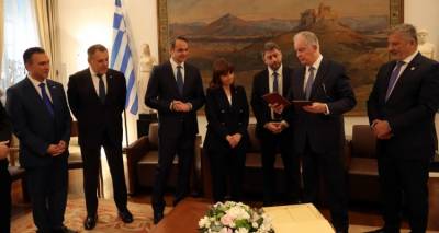&Psi;&upsilon;&chi;&rho;ό&tau;&eta;&tau;&alpha; &mu;&epsilon;&tau;&alpha;&xi;ύ &Mu;&eta;&tau;&sigma;&omicron;&tau;ά&kappa;&eta;-&Alpha;&nu;&delta;&rho;&omicron;&upsilon;&lambda;ά&kappa;&eta; &sigma;&tau;&eta;&nu; &pi;&rho;ώ&tau;&eta; &sigma;&upsilon;&nu;ά&nu;&tau;&eta;&sigma;&eta; &mu;&epsilon;&tau;ά &tau;&eta;&nu; &pi;&rho;ό&tau;&alpha;&sigma;&eta; &gamma;&iota;&alpha; &pi;&rho;&omega;&theta;&upsilon;&pi;&omicron;&upsilon;&rho;&gamma;ό &laquo;ά&gamma;&nu;&omega;&sigma;&tau;&omicron; &Chi;&raquo;