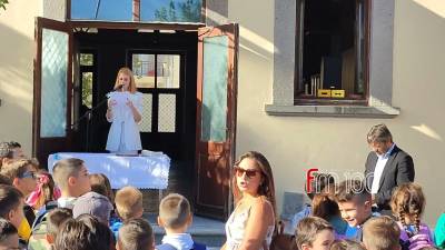 &Delta;&upsilon;&sigma;ά&rho;&epsilon;&sigma;&tau;&eta; &epsilon;&xi;έ&lambda;&iota;&xi;&eta;: &Pi;&rho;&omicron;&sigmaf; &upsilon;&pi;&omicron;&beta;ά&theta;&mu;&iota;&sigma;&eta; &tau;&rho;&iota;&alpha; &sigma;&chi;&omicron;&lambda;&epsilon;ί&alpha; &tau;&eta;&sigmaf; &Lambda;ή&mu;&nu;&omicron;&upsilon;