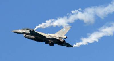 &Mu;&alpha;&gamma;&nu;ή&tau;&iota;&sigma;&epsilon; &tau;&alpha; &beta;&lambda;έ&mu;&mu;&alpha;&tau;&alpha; &tau;&omicron; F-16 "&Zeta;&Epsilon;&Upsilon;&Sigma;" &sigma;&tau;&omicron; &Mu;&omicron;ύ&delta;&rho;&omicron; (video)