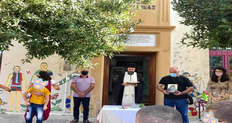 &Pi;&rho;ώ&tau;&omicron; &kappa;&omicron;&upsilon;&delta;&omicron;ύ&nu;&iota; &kappa;&alpha;&iota; &Alpha;&gamma;&iota;&alpha;&sigma;&mu;ό&sigmaf; &gamma;&iota;&alpha; &tau;&omicron; &Epsilon;&iota;&delta;&iota;&kappa;ό &Sigma;&chi;&omicron;&lambda;&epsilon;ί&omicron; &Kappa;&alpha;&lambda;&lambda;&iota;&theta;έ&alpha;&sigmaf;