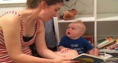 Το βίντεο με τον μικρό βιβλιοφάγο που έγινε viral