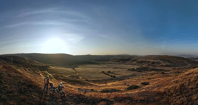 Αγναντεύοντας τον κρατήρα του αρχαίου Ηφαιστείου Μόσυχλος