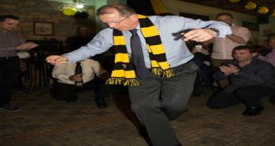 &Kappa;έ&phi;&iota; &kappa;&alpha;&iota; &chi;&omicron;&rho;ό&sigmaf; &sigma;&tau;&omicron;&nu; &epsilon;&tau;ή&sigma;&iota;&omicron; &chi;&omicron;&rho;ό &tau;&eta;&sigmaf; Έ&nu;&omega;&sigma;&eta;&sigmaf; &Phi;ί&lambda;&omega;&nu; &Alpha;&Epsilon;&Kappa; &Lambda;ή&mu;&nu;&omicron;&upsilon; (photos)