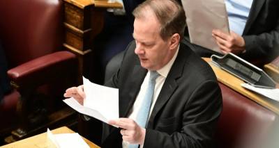 Υπερψηφίστηκε η πρόταση ΝΔ για παραπομπή Καραμανλή σε προανακριτική για τα Τέμπη -Η ψηφοφορία με τις 14 κάλπες