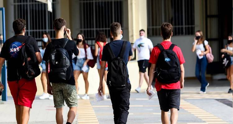&laquo;&Chi;&omicron;&nu;&tau;&rho;έ&lambda;&alpha;, &gamma;&upsilon;&alpha;&lambda;ά&kappa;&iota;&alpha;, &pi;&epsilon;&lambda;&epsilon;&kappa;ά&nu;&epsilon;&raquo; -&Sigma;&tau;&alpha; &delta;&iota;&kappa;&alpha;&sigma;&tau;ή&rho;&iota;&alpha; &mu;&alpha;&theta;&eta;&tau;ή&sigmaf; &kappa;&alpha;&iota; &delta;&iota;&epsilon;&upsilon;&theta;ύ&nu;&tau;&rho;&iota;&alpha; &Lambda;&upsilon;&kappa;&epsilon;ί&omicron;&upsilon; &gamma;&iota;&alpha; bullying &sigma;&epsilon; 14&chi;&rho;&omicron;&nu;&eta;