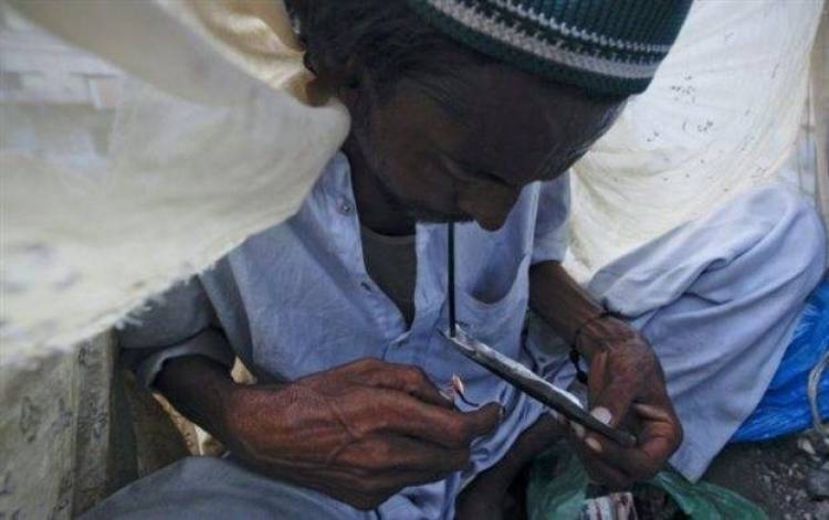 Καθηγητής του Χάρβαρντ ζητά τη νομιμοποίηση όλων των ναρκωτικών