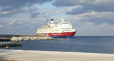 &Omicron; &kappa;&alpha;&iota;&rho;ό&sigmaf;, &kappa;&rho;&alpha;&tau;ά&epsilon;&iota; &sigma;&tau;&eta;&nu; &Kappa;&alpha;&beta;ά&lambda;&alpha; &tau;&omicron; &laquo;Ά&nu;&epsilon;&mu;&omicron;&sigmaf;&raquo;