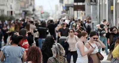 &Kappa;&omicron;&rho;&omega;&nu;&omicron;ϊό&sigmaf;: 6.252 &kappa;&rho;&omicron;ύ&sigma;&mu;&alpha;&tau;&alpha;, 21 &theta;ά&nu;&alpha;&tau;&omicron;&iota; &kappa;&alpha;&iota; 167 &delta;&iota;&alpha;&sigma;&omega;&lambda;&eta;&nu;&omega;&mu;έ&nu;&omicron;&iota;