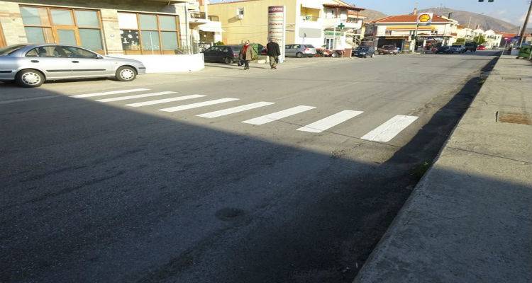 &laquo;&Pi;&epsilon;&rho;ί&epsilon;&rho;&gamma;&epsilon;&sigmaf;&raquo;&hellip; &lambda;&omega;&rho;ί&delta;&epsilon;&sigmaf; έ&kappa;&alpha;&nu;&alpha;&nu; &tau;&eta;&nu; &epsilon;&mu;&phi;ά&nu;&iota;&sigma;ή &tau;&omicron;&upsilon;&sigmaf; &sigma;&tau;&omicron;&upsilon;&sigmaf; &delta;&rho;ό&mu;&omicron;&upsilon;&sigmaf; &tau;&eta;&sigmaf; &Mu;ύ&rho;&iota;&nu;&alpha;&sigmaf; (photo)