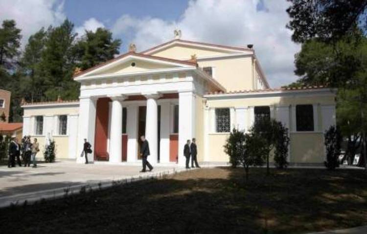 Έ&pi;&iota;&alpha;&sigma;&alpha;&nu; &tau;&omicron;&upsilon;&sigmaf; &lambda;&eta;&sigma;&tau;έ&sigmaf; &tau;&omicron;&upsilon; &Mu;&omicron;&upsilon;&sigma;&epsilon;ί&omicron;&upsilon; &tau;&eta;&sigmaf; &Alpha;&rho;&chi;&alpha;ί&alpha;&sigmaf; &Omicron;&lambda;&upsilon;&mu;&pi;ί&alpha;&sigmaf;