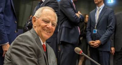 Απομνημονεύματα Σόιμπλε: Αποκαλύπτει την άγνωστη απόπειρα ανατροπής της Μέρκελ το 2015