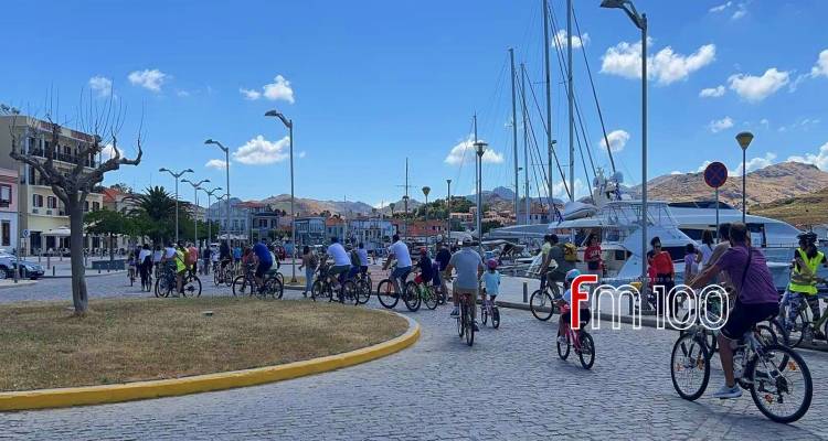 &Mu;&epsilon; &pi;&omicron;&delta;ή&lambda;&alpha;&tau;&omicron; &sigma;&tau;&eta; &Mu;ύ&rho;&iota;&nu;&alpha; | &Mu;&iota;&kappa;&rho;&omicron;ί &kappa;&alpha;&iota; &mu;&epsilon;&gamma;ά&lambda;&omicron;&iota; έ&delta;&omega;&sigma;&alpha;&nu; &rho;&alpha;&nu;&tau;&epsilon;&beta;&omicron;ύ &sigma;&tau;&eta;&nu; &pi;&iota;&omicron; &chi;&alpha;&rho;&omicron;ύ&mu;&epsilon;&nu;&eta; &delta;&iota;&alpha;&delta;&rho;&omicron;&mu;ή &tau;&eta;&sigmaf; &pi;ό&lambda;&eta;&sigmaf; (photos + video)