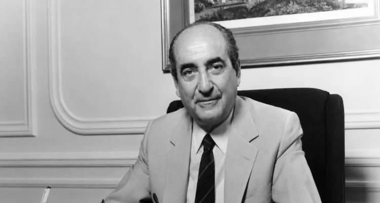 &Kappa;&omega;&nu;&sigma;&tau;&alpha;&nu;&tau;ί&nu;&omicron;&sigmaf; &Mu;&eta;&tau;&sigma;&omicron;&tau;ά&kappa;&eta;&sigmaf; &ndash; 9 &chi;&rho;ό&nu;&iota;&alpha; &alpha;&pi;ό &tau;&omicron;&nu; &theta;ά&nu;&alpha;&tau;ό &tau;&omicron;&upsilon;: &Eta; &pi;&omicron;&rho;&epsilon;ί&alpha; &tau;&omicron;&upsilon;, &omicron; &beta;ί&omicron;&sigmaf; &tau;&omicron;&upsilon; &kappa;&alpha;&iota; &eta; &sigma;&chi;έ&sigma;&eta; &mu;&epsilon; &tau;&eta; &Mu;&alpha;&rho;ί&kappa;&alpha;